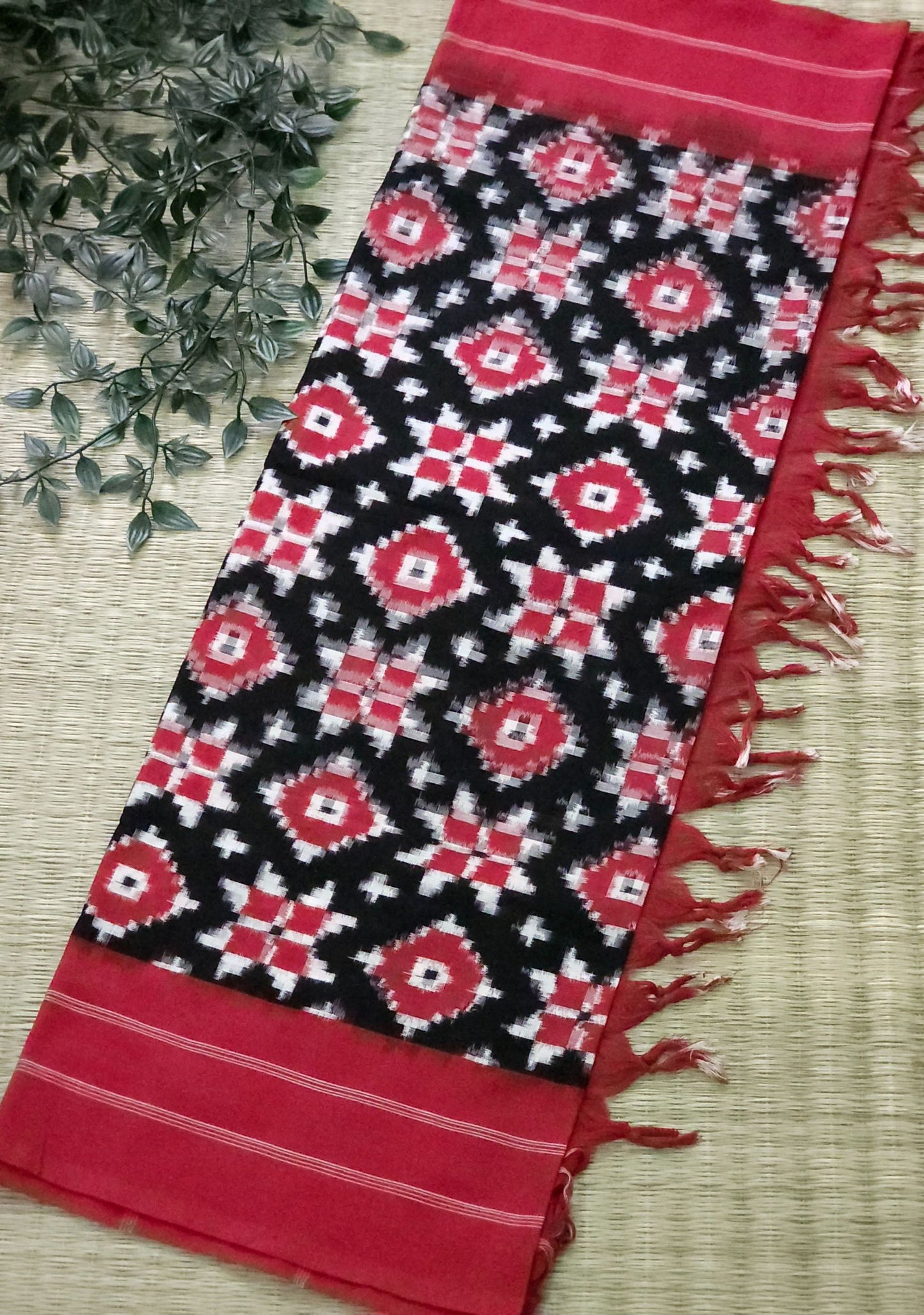 Ikat dupatta
dupatta
ikat 
dupatta for kurti